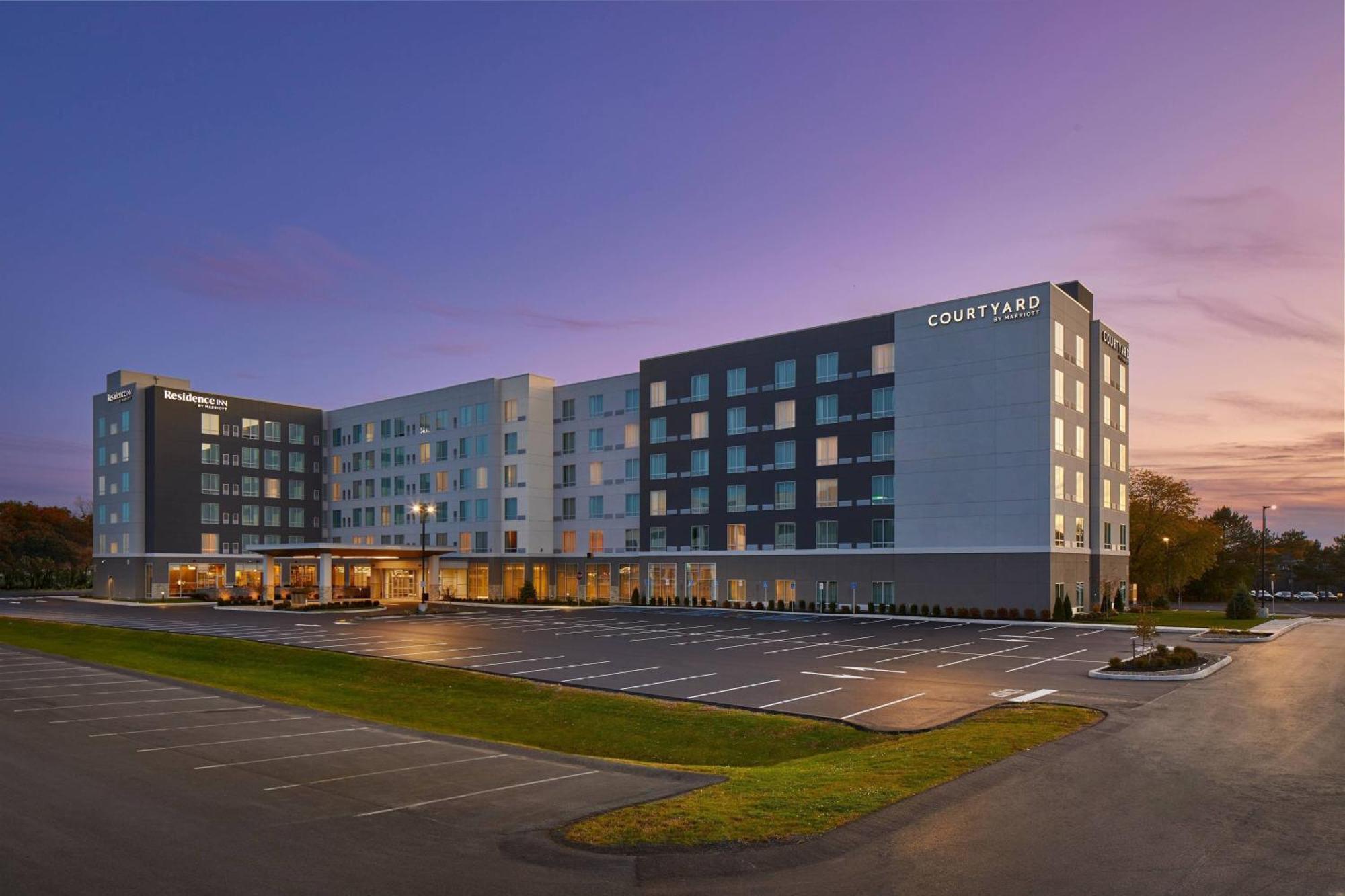 Courtyard By Marriott Albany Airport Hotel Exterior photo