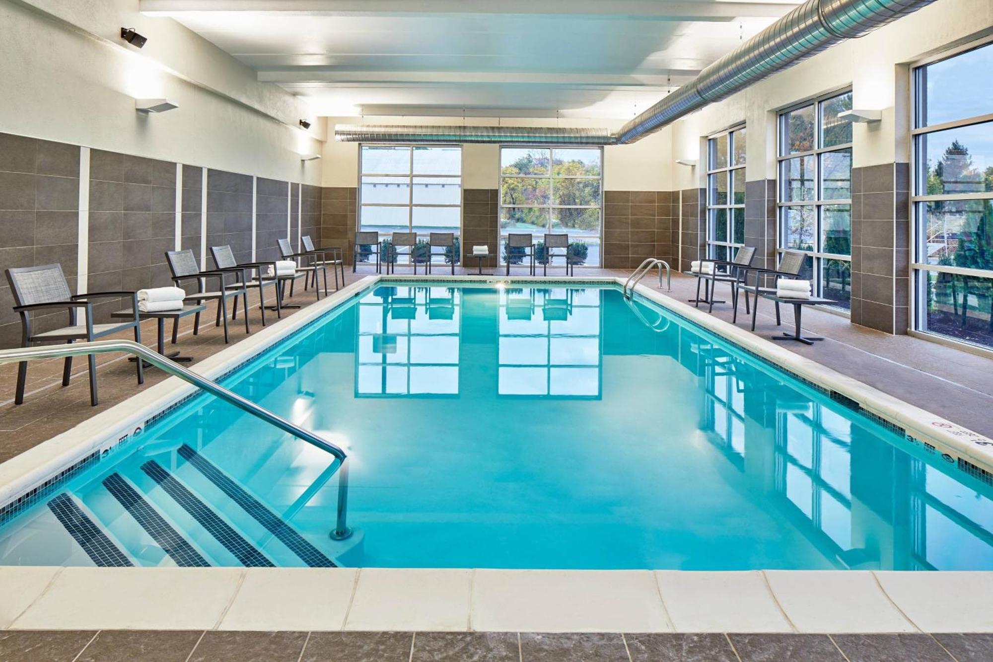 Courtyard By Marriott Albany Airport Hotel Exterior photo